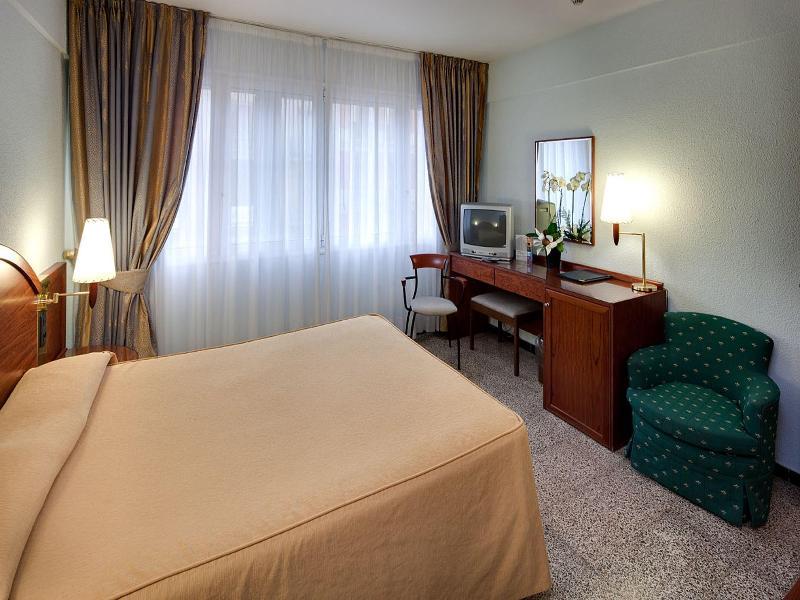 Hotel Gaudi ريوس المظهر الخارجي الصورة