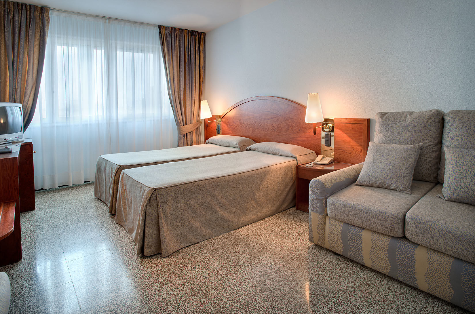 Hotel Gaudi ريوس المظهر الخارجي الصورة