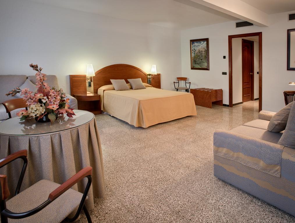 Hotel Gaudi ريوس المظهر الخارجي الصورة