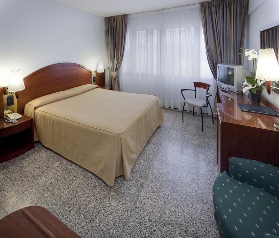 Hotel Gaudi ريوس الغرفة الصورة