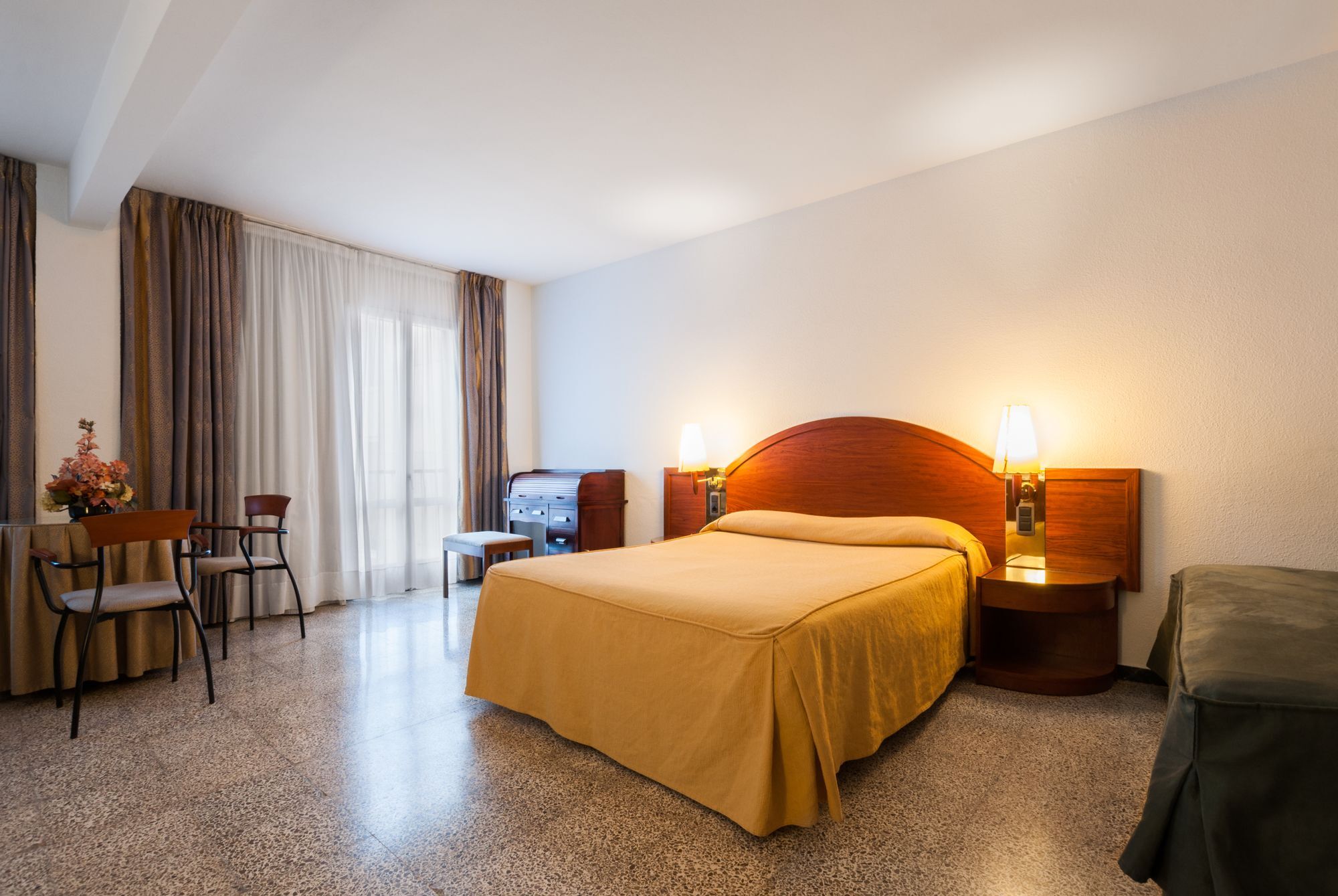 Hotel Gaudi ريوس المظهر الخارجي الصورة