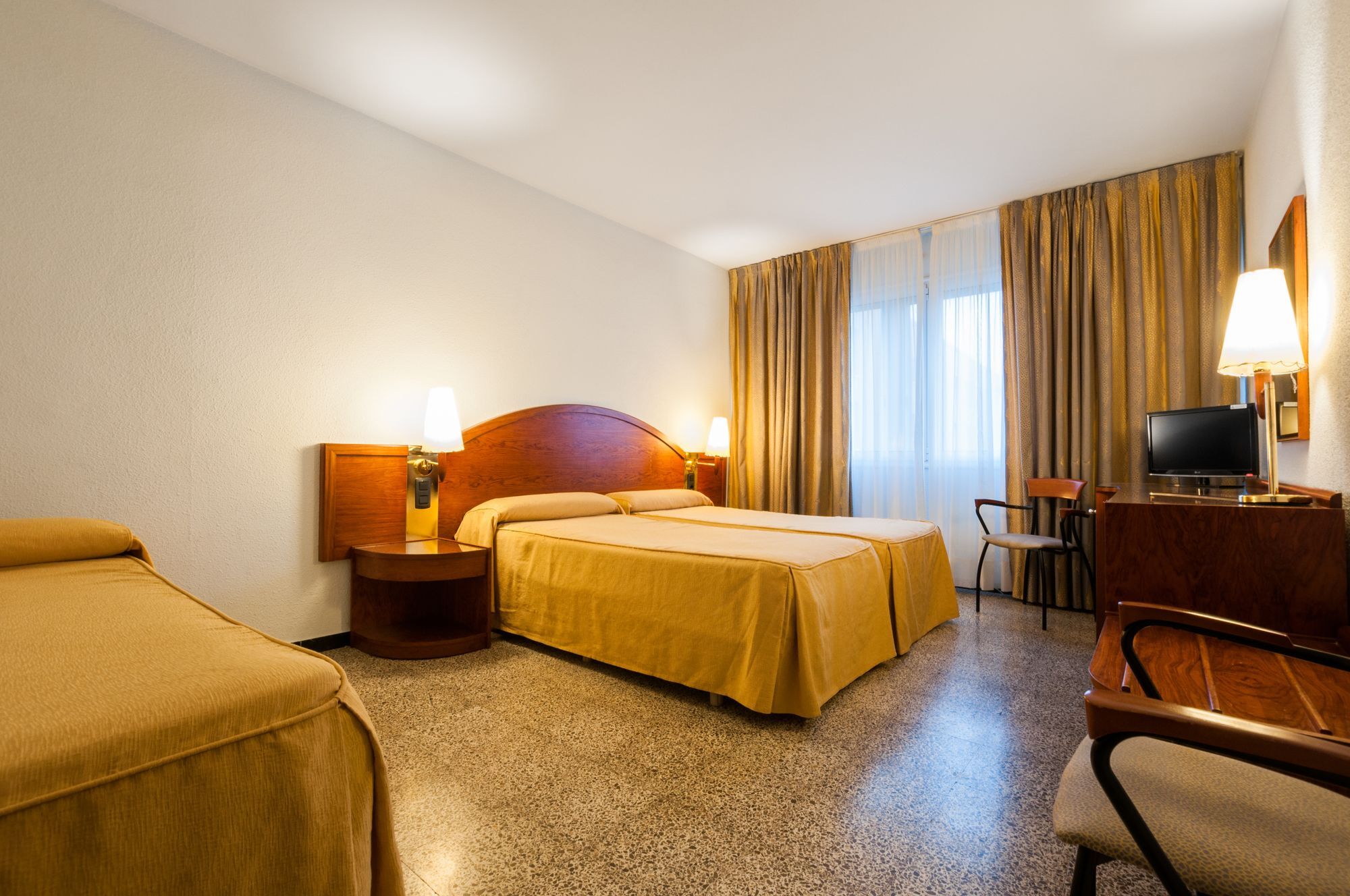 Hotel Gaudi ريوس المظهر الخارجي الصورة
